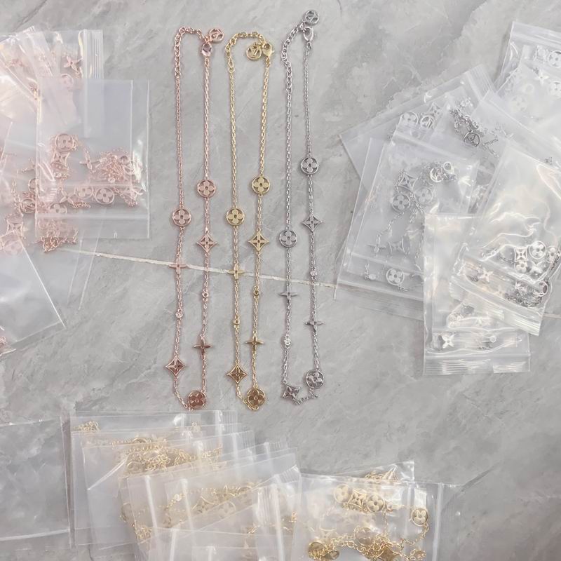 LV Necklace 03lyr403